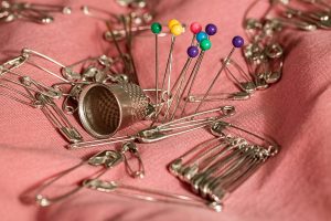 Cloth mending needles